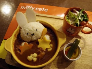 松田優作がコーヒー吹いてそう 1階に喫茶店 2階に探偵事務所という建物を発見 ワクワクが止まらない トゥギャッチ