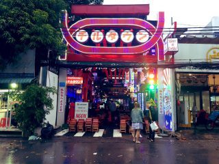 背景を描く労力を削減 写真をイラストになじませるテクニックが素晴らしい トゥギャッチ