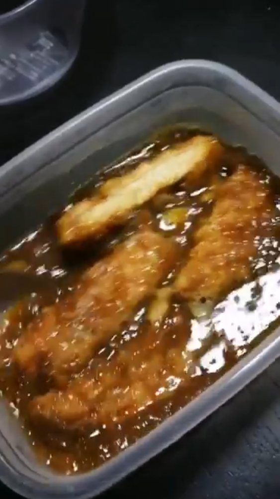 お湯を注ぐだけのカツカレー